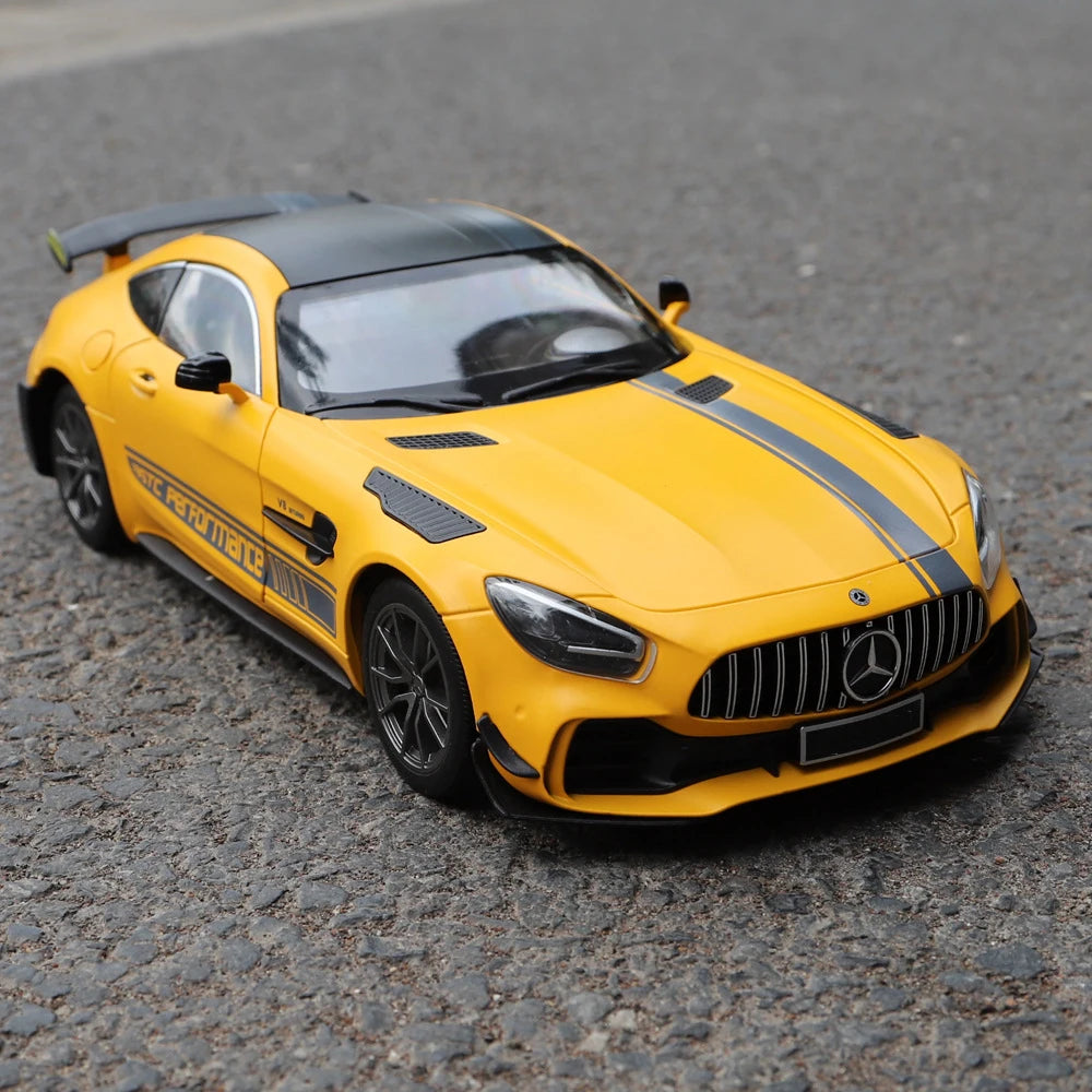 1:18 Benzs GTR AMG Green Demon Alloy Model Car Toy Diecasts Metal Casting Sound and Light Car Toys For Children Vehicle