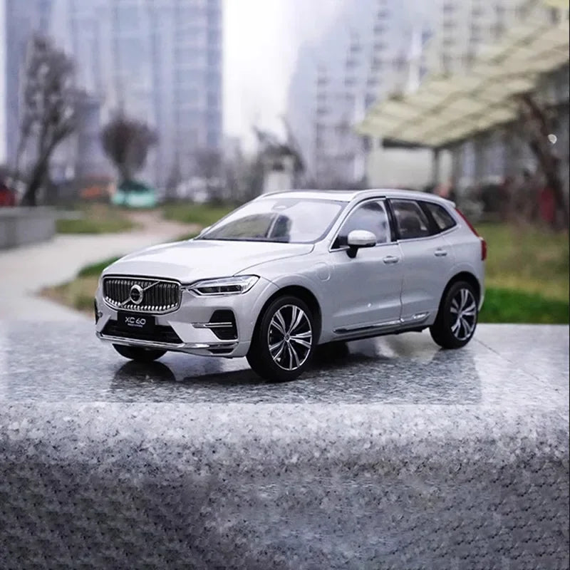 New 1:18 2023 XC60 SUV Alloy Car Model Diecast Metal Vehicles Car Model High Simulation Collection Childrens Toy Gift Decoration