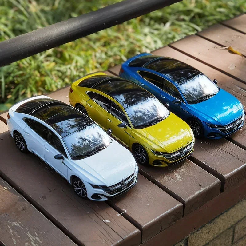 1:18 Original 2021 Volkswagen CC diecast alloy model, children's collection of decorative toys, holiday gifts for children.