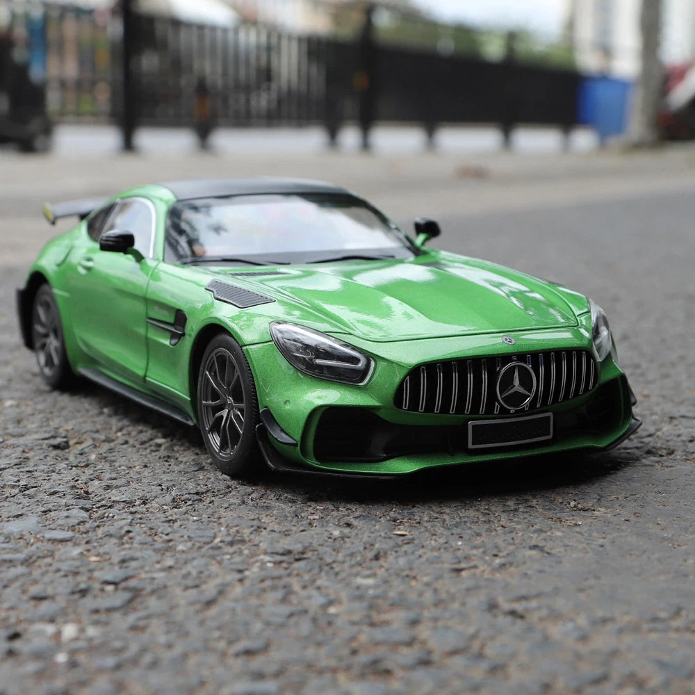 1:18 Benzs GTR AMG Green Demon Alloy Model Car Toy Diecasts Metal Casting Sound and Light Car Toys For Children Vehicle