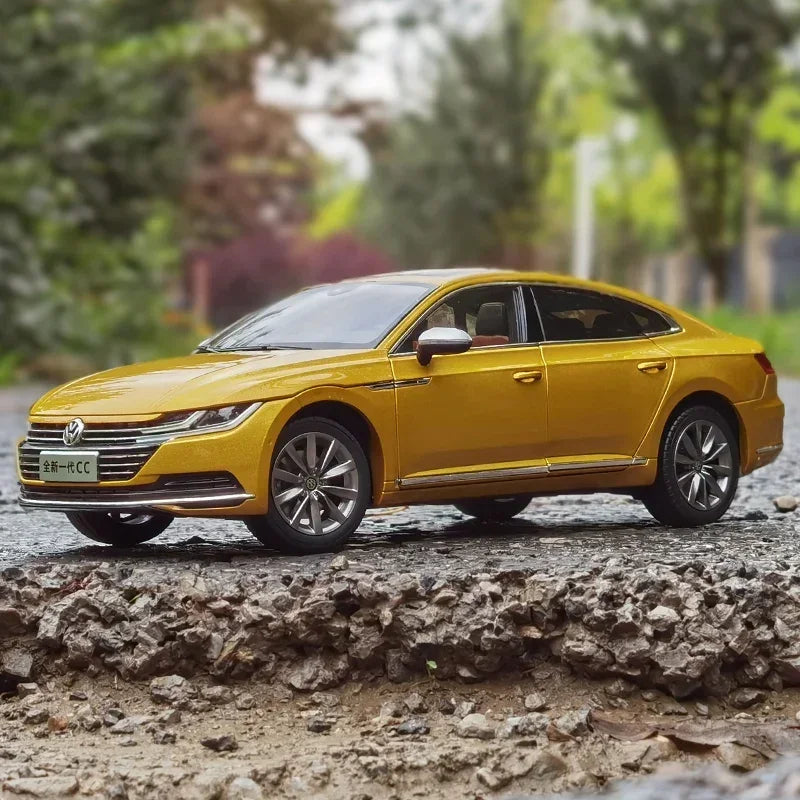 1:18 Original 2021 Volkswagen CC diecast alloy model, children's collection of decorative toys, holiday gifts for children.