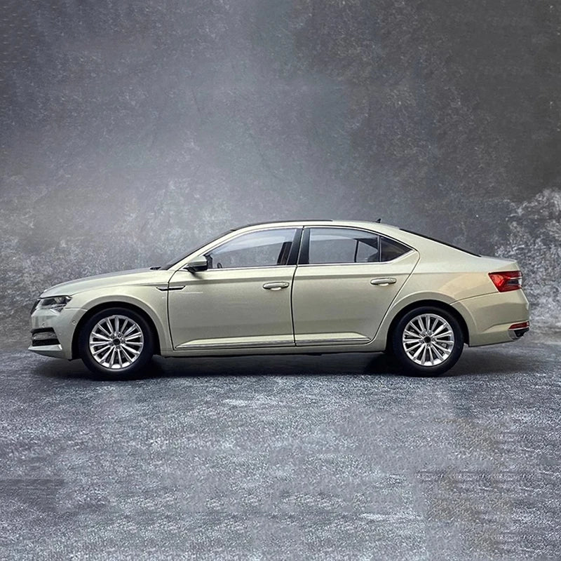 Original 1:18 New Superb Alloy Car Model Collection +small gift