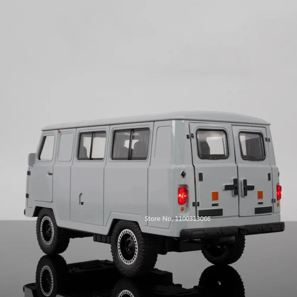 1/18 Russia UAZ Van