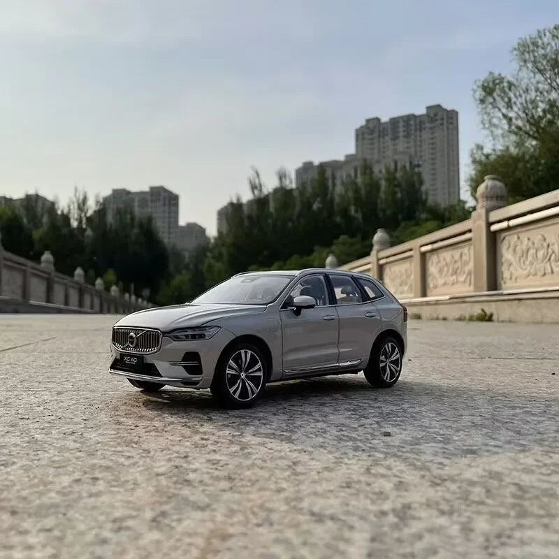 New 1:18 2023 XC60 SUV Alloy Car Model Diecast Metal Vehicles Car Model High Simulation Collection Childrens Toy Gift Decoration